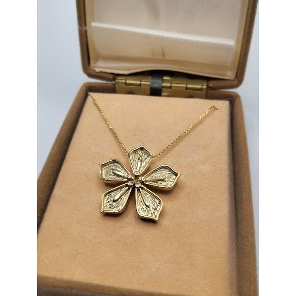 Vintage Steiger’s Gold Tone Flower Pendant Necklace in Original Box - Picture 6 of 6
